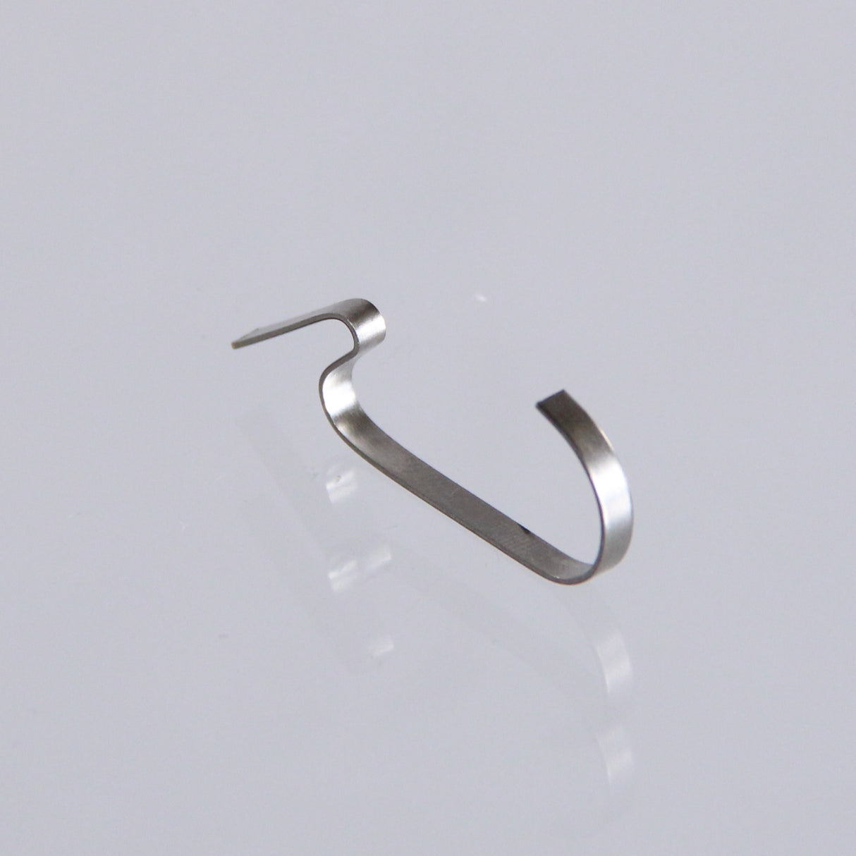 True 831602 CLIP, CALEFACTOR DE BOBINA DE EVAPORACIÓN, MONTAJE DE ACERO INOXIDABLE, CLIPS PARA CONGELADOR DE 1/8" DE ANCHO (NOM.)
